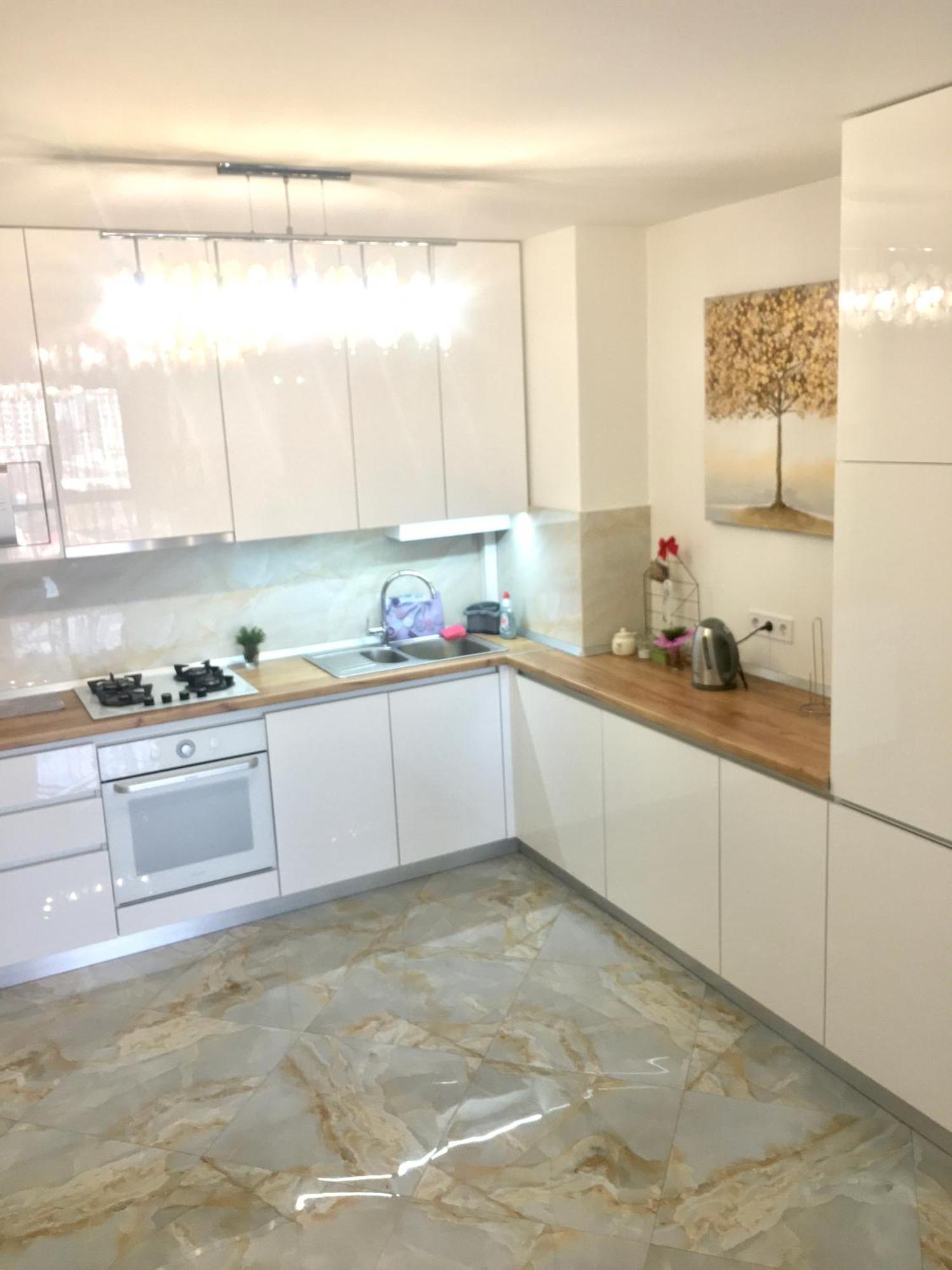 4-Room Jacuzzi Apartment Lviv Exterior foto